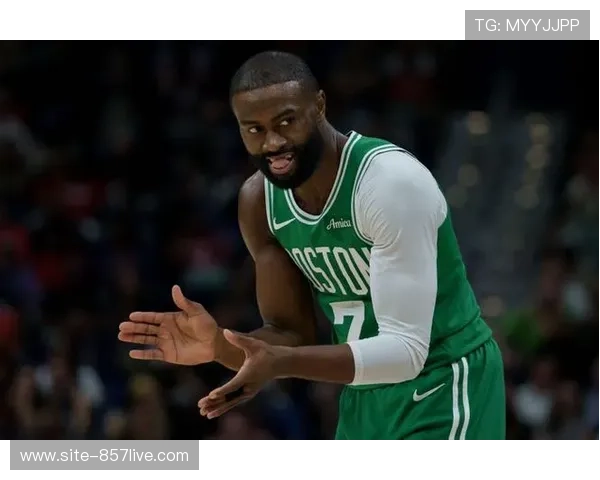 杰伦·布朗攻防两端主导节奏 凯尔特人锋线核心 杰伦·布朗攻防两端主导节奏 凯尔特人锋线核心